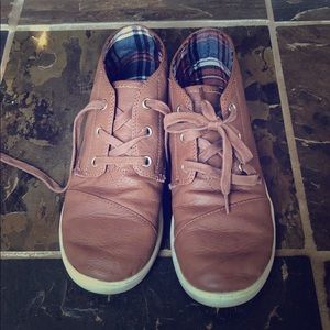 Kids Tom’s Dress Shoes Size 4